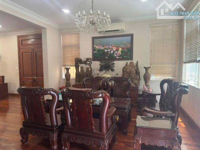 Bán biệt thự ngay Điện Biên Phủ, Quận 1 - DT: 12,5m X 19m = 239m2 - Trệt + 3 tầng, 130 tỷ - 3