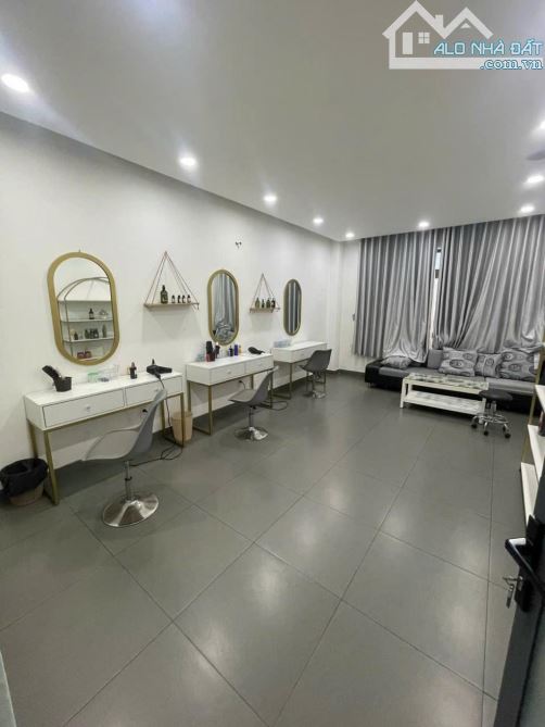 Toà nhà văn phòng 800m2 sàn. Thiết kế hiện đại. Trung tâm quận Tân Phú - 3