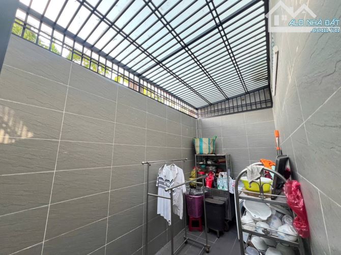 Bán nhà 3 tầng đẹp 91m2, ngay CD Công Thương Q9, hẻm oto 7 chỗ, 7.x tỉ - 3
