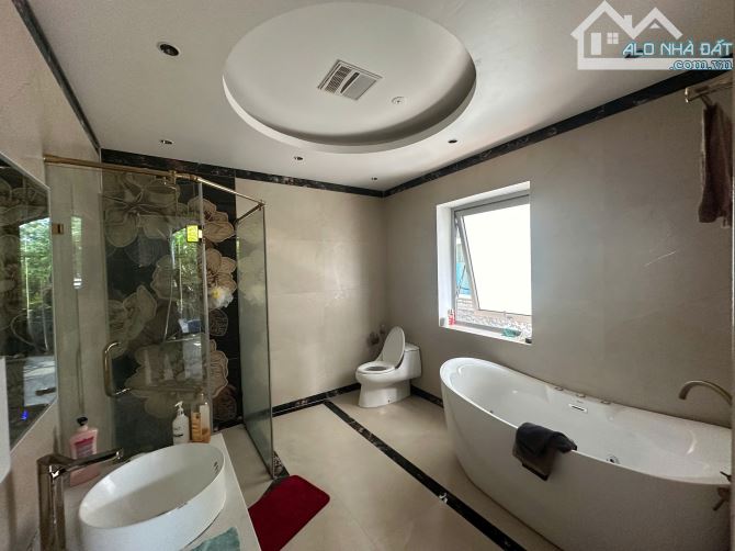 Bán BT quận ủy Tây Hồ giáp khu Vườn Đào, ô tô ra vào dừng đỗ ngày đêm, view mặt Hồ Tây, DT - 3