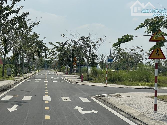 BÁN NỀN ĐẤT ĐỐI DIỆN AN HẠ BÌNH CHÁNH - 1T320 ĐƯỜNG nhựa 12M- SHR-CÁCH TỈNH LỘ 10- 200M - 3