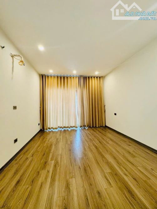 NHÀ PHÚC LỢI 35M 5 TẦNG LÔ GÓC  OTO ĐỖ CỬA - 3