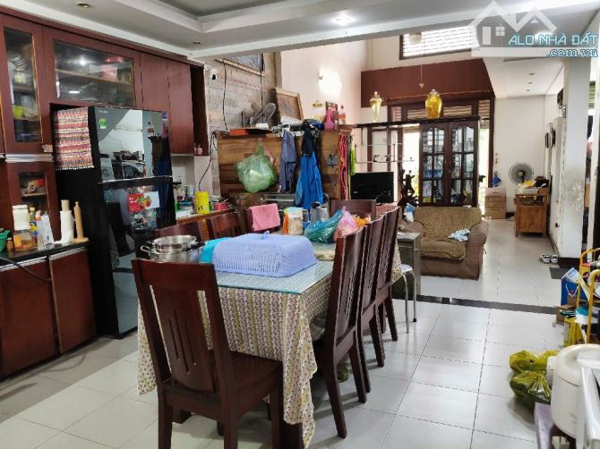 BIỆT THỰ BÌNH THẠNH 3 TẦNG - XE HƠI THÔNG - GẦN CHỢ BÀ CHIỂU - 176M2 - NGANG ĐẸP 8M - 3