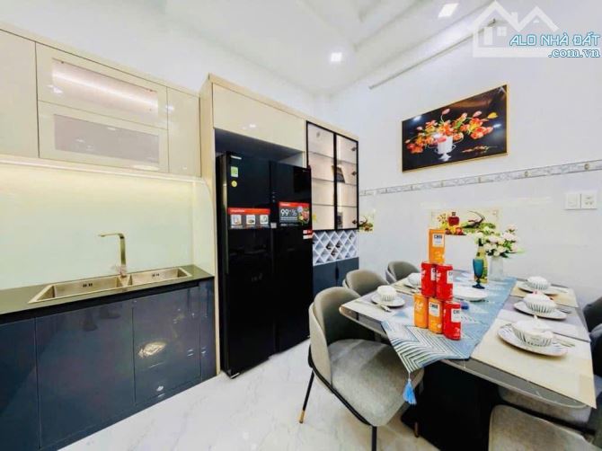 Bán nhà ngay Kỳ Đồng, Quận 3.Giá: 3 tỷ 390tr/ 60.5m2 sổ hồng riêng, đường ô tô 6.5m - 3