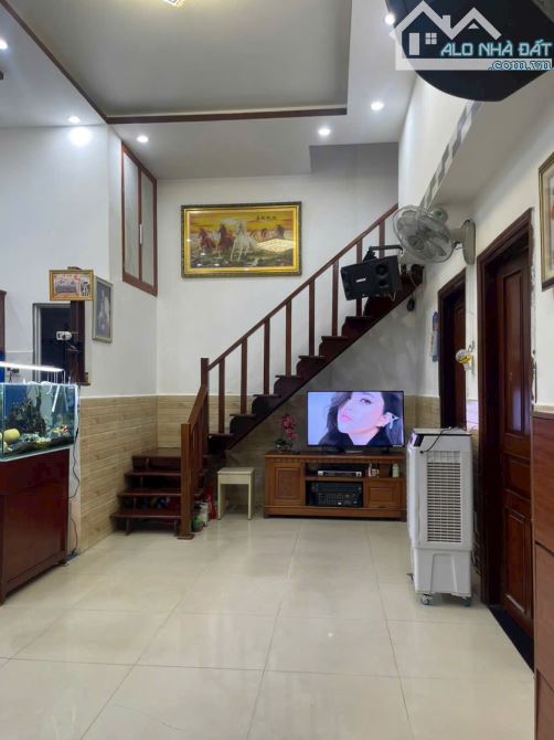 Bán nhà mê lửng đúc kiệt ô tô Đinh Tiên Hoàng, cách đường chính chỉ vài căn nhà - 3