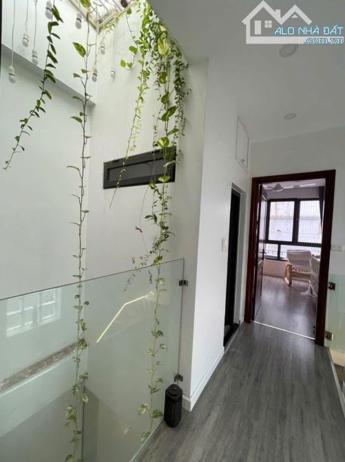 NHÀ ĐẸP ĐÊ LA THÀNH - Có Dòng Tiền - Ở Lại Sướng DT 54m2 7 tầng MT 3.9m Giá 11.9 tỷ - 3