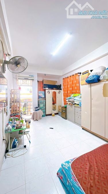 Bán nhà 4 tầng kiên cố Đoàn Văn Bơ Q.4 chỉ nhỉnh 3Tỷ - 3