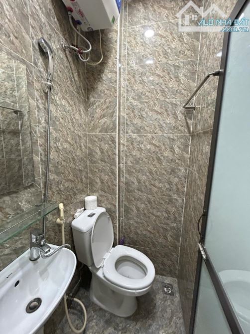 Cần bán căn hộ tập thể tại Nguyên Hồng - Đống Đa - khu vực trung tâm tầng 1 nhỉnh 2 tỷ - 3