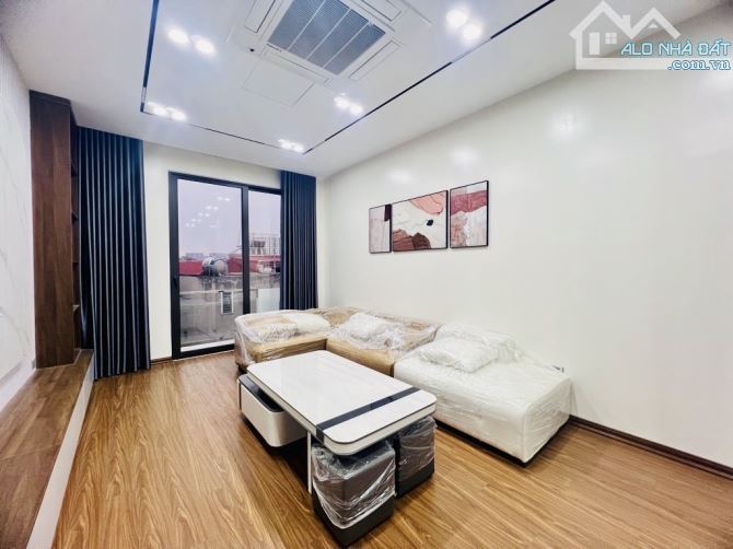 Hiếm!! Bán Nhà Nguyễn Văn Cừ - Long Biên - Full Nội Thất - Thang Máy - Phân Lô - 3