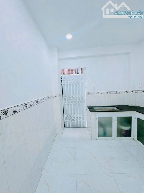 ‼️ Đường Bến Vân Đồn cực xịn ở Quận 4 , kế bên Quận 1 , mà hẻm trước nhà rộng 4 mét nữa ‼️ - 3