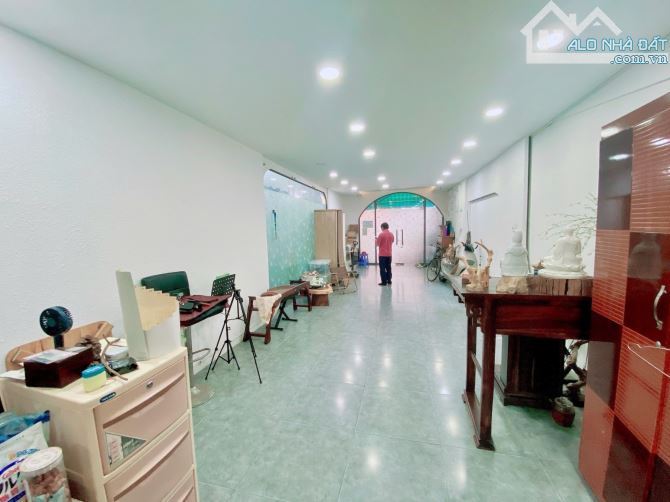 Bán nhà Mặt tiền Nguyễn Ngọc Lộc. Q10. Ngang 6M hiếm. Cấp 4 phù hợp xd mới. 29 tỷ TL - 3