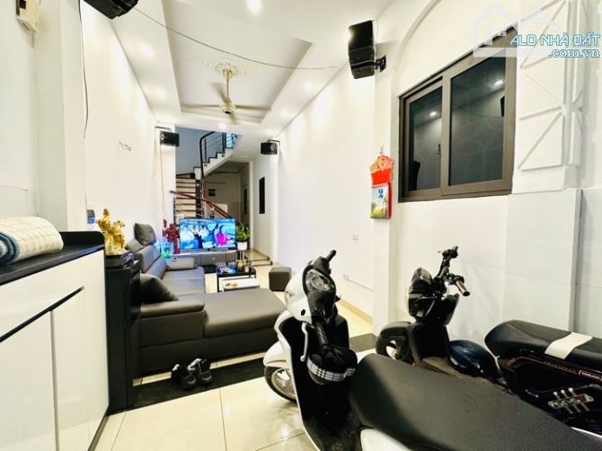 Tôn Thất Tùng, trung tâm, lô góc, gần Đại học Y, 39m2, chào 9 tỷ 6 - 3