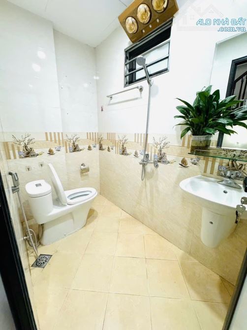 Bán nhà phố Minh Khai, Bạch Mai - 30m thẳng phố - 2 mặt ngõ, LÔ GÓC - 5 Tầng - Nhà mới - 3