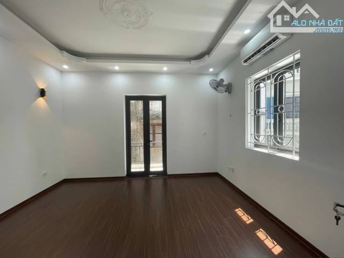 Bán nhà ngõ 358 Bùi Xương Trach, ô tô vào nhà, mặt tiền hơn 7m, biệt thự ven hồ - 3