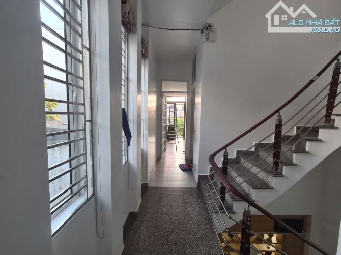 NHÀ 4 TẦNG XÂY ĐỘC LẬP CHẮC CHẮN CÓ SÂN CỔNG, CÓ KHE THOÁNG MÁT ĐƯỜNG CHỢ HÀNG - 3