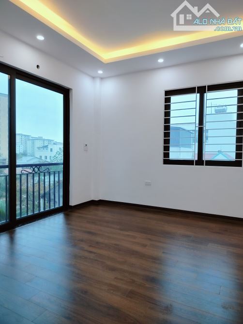 Bán nhà Giang Biên: cạnh công viên, hồ điều hoà, căn góc - 3