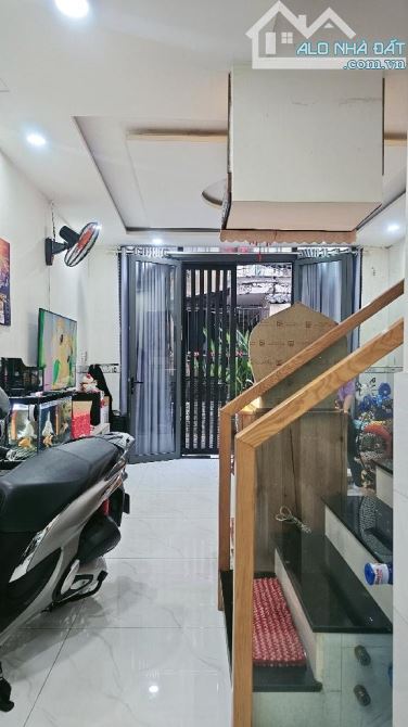 BÁN NHÀ GẦN CHỢ BÌNH THÀNH - 2 TẦNG 36m2 - BÌNH TÂN - HẺM XE HƠI THÔNG - 3.3 TỶ - 3