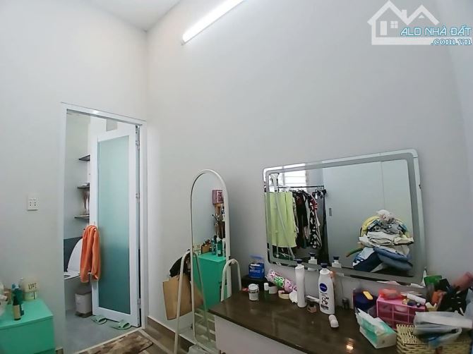 BÁN NHÀ  ĐẸP 2 TẦNG  HẺM  XE HƠI TRÁNH  GIÁP ĐƯỜNG  LÊ VĂN VIỆT P HIỆP PHÚ  GIÁ CHỈ  4,85 - 3