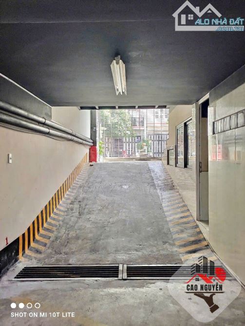 Nguyên toà nhà 7 tầng, thang máy, 5x20 trống suốt, mặt tiền - 3