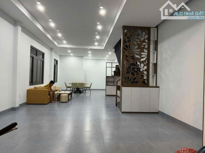 Bán nhà MT Trần Quý Cáp  👉 vị trí đẹp, thuận tiện kinh doanh hoặc đầu tư. - 3