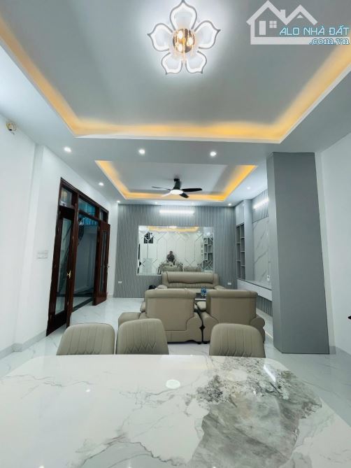 CỰC PHẨM- GẦN PHỐ CỔ- NHÀ MỚI LONG LANH- FULL NỘI THẤT- PHỐ HUẾ-65m - 13tỷ 9 - 3