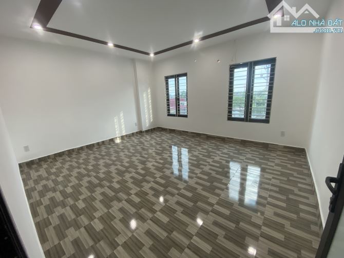 Siêu phẩm căn góc 3,5 tầng cực đẹp mặt đường kinh doanh, buôn bán gần trung tâm quận Kiến - 3