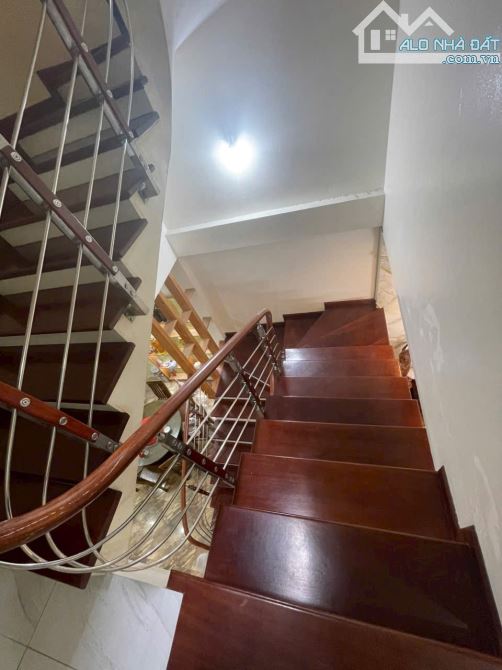 BÁN GẤP NHÀ NGÔ QUYỀN 70M2 5 TẦNG MT4.5 Ô TÔ QUA NHÀ CHỈ 13 TỶ - 4
