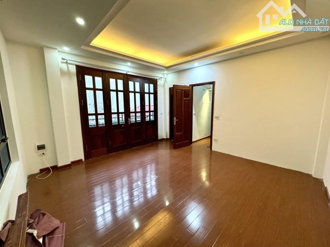 HÀNG HIẾM ! Vương Thừa Vũ, Lô góc, 2 mặt tiền, Gara ô tô, 38m2, Chỉ 13,5 tỷ - 4