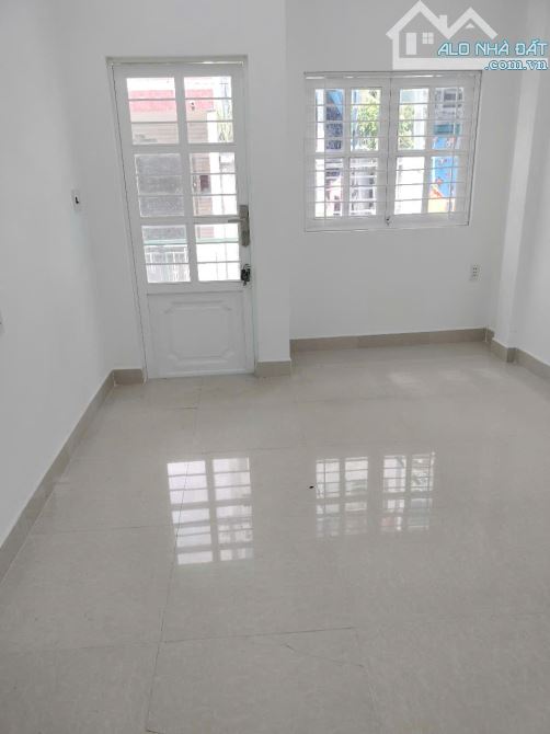 HÀNG HIẾM TẠI NGUYỄN VĂN CỪ, P2, QUẬN 5 - 4