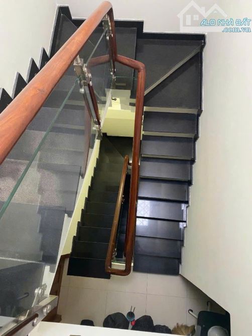 Gấp bán nhà mặt tiền số 10, khu Tên Lửa Bình Tân, 40m2, 4 Tầng Mới, nhỉnh 6 tỷ - 4
