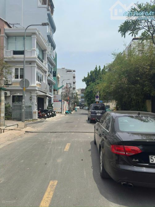 Bán biệt thự ngay Điện Biên Phủ, Quận 1 - DT: 12,5m X 19m = 239m2 - Trệt + 3 tầng, 130 tỷ - 4