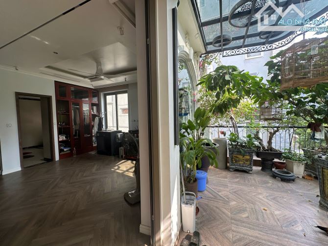 Bán BT quận ủy Tây Hồ giáp khu Vườn Đào, ô tô ra vào dừng đỗ ngày đêm, view mặt Hồ Tây, DT - 4