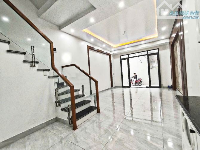 Bán nhà 4 tầng lô góc độc lập ngõ 633 Thiên Lôi - 4