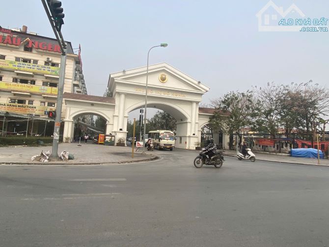 Giảm gần 1 tỷ - Đất Yên Nghĩa ô tô tránh view hồ, kinh doanh, gần vành đai 4, ĐH Fenika - 4