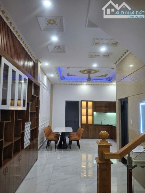 Nhà sổ hồng riêng 1 trệt 2 lầu Kdc Văn minh thuận an bình dương 3 tỷ 950 triệu - 4