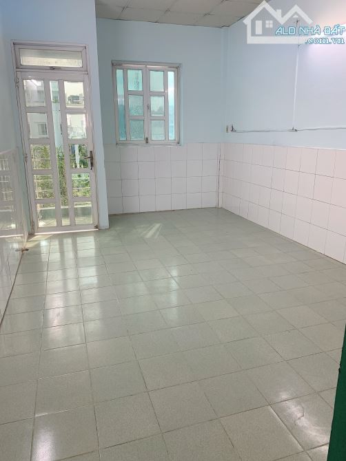 Nhà hẻm xe tải Lạc Long Quân, Trệt 2 Lầu ST, 4PN 3WC, 4x18m, 15 Triệu - 4