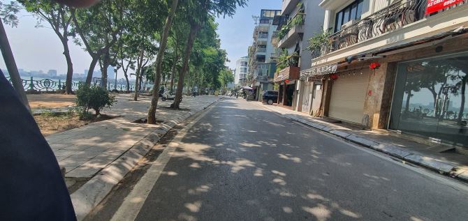 Bán nhà mặt phố Nhật Chiêu, Tây Hồ 110m2, 5T thang máy có hầm, mặt tiền 6.6m, 2 thoáng - 4