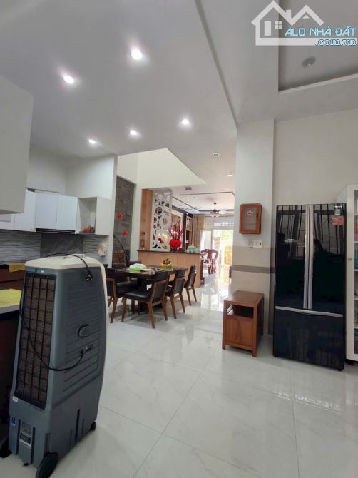 Cho thuê biệt thự siêu đẹp, full nội thất, gần ngã tư Tân Phong - 4