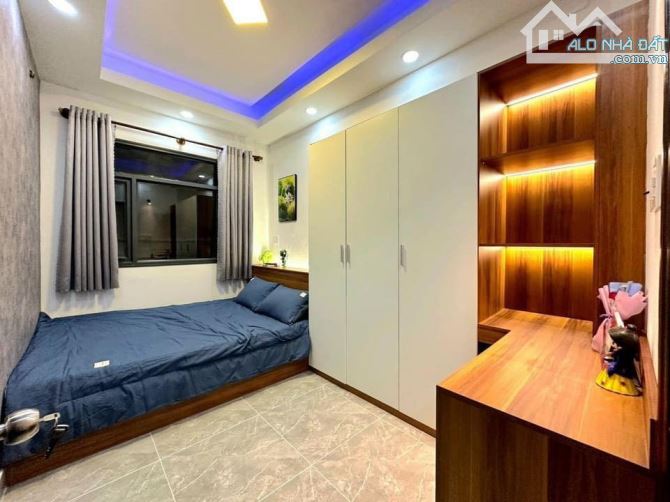 Bán nhà ngay Nguyễn Thái Sơn, Gò Vấp. Giá: 2 tỷ 812tr/ 69,5m2, sổ riêng, đường ô tô - 4