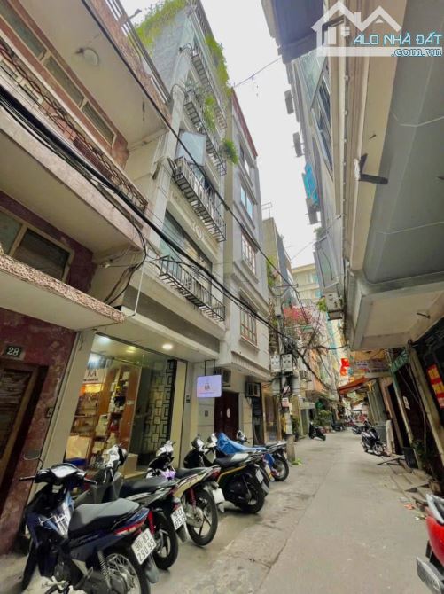 NHÀ ĐẸP ĐÊ LA THÀNH - Có Dòng Tiền - Ở Lại Sướng DT 54m2 7 tầng MT 3.9m Giá 11.9 tỷ - 4