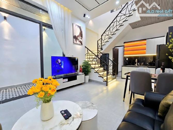 CẦN BÁN NHÀ 2 TẦNG KIỆT Ô TÔ ĐẬU DĐỔ TẬN CỬA LÝ THÁI TỔ ,THANH KHÊ GIÁ CHỈ NHỈNH 3TỶ - 4