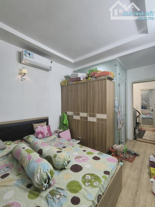 KHU VIP HUỲNH VĂN BÁNH, SÁT MẶT TIỀN 48M2, 4 TẦNG BTCT, 4PN KHÉP KÍN, NHỈNH 7 TỶ, - 4