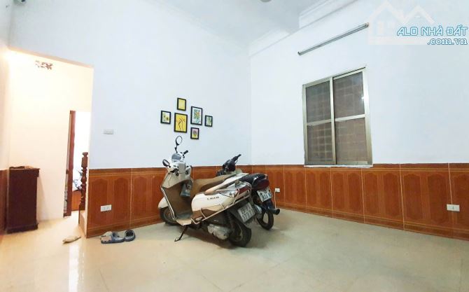 VĂN CHƯƠNG - ĐỐNG ĐA - LÔ GÓC 36M2 - TẦNG 2 ĐUA RA 42M2 - 50M RA Ô TÔ - CHỈ 7.1 TỶ - 4