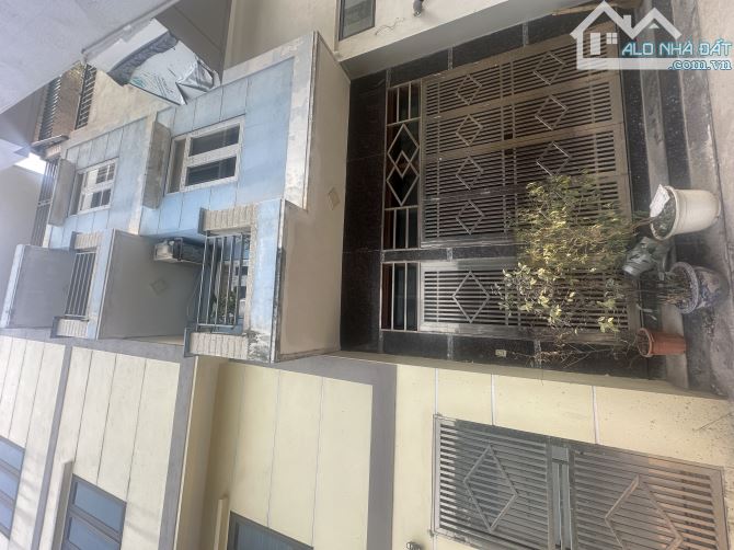 NHÀ DÂN XÂY 4 TẦNG 2 MẶT NGÕ OTO ĐỖ CỔNG , SÁT CẤP 3 HOÀI ĐỨC A , 500m ra TRỊNH VĂN BÔ - 4