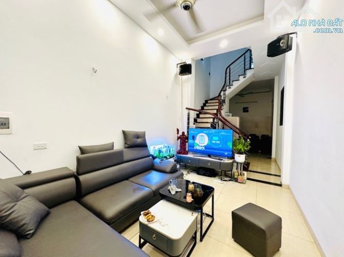 Tôn Thất Tùng, trung tâm, lô góc, gần Đại học Y, 39m2, chào 9 tỷ 6 - 4