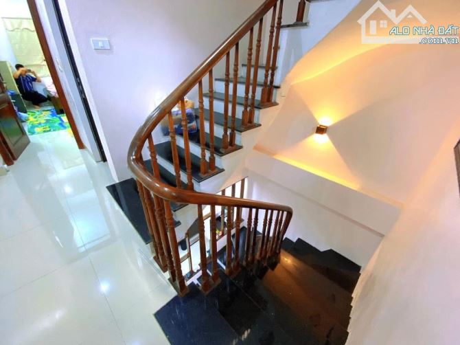 Nhà siêu rẻ! Bán nhà ngõ 175 Lạc Long Quân - 2 thoáng - 10M ra ôtô đỗ - 51m2 X MT 3.6M - 4