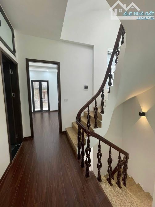 Bán nhà ngõ 358 Bùi Xương Trach, ô tô vào nhà, mặt tiền hơn 7m, biệt thự ven hồ - 4