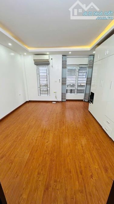 BÙI XƯƠNG TRẠCH- THANH XUÂN- 1 NHÀ RA PHỐ- 10M RA OTO- GIÁ RẺ- TRUNG TÂM- MÚC NHANH - 4