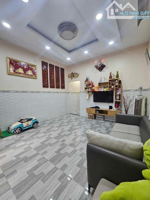 Bán nhà cấp 4 mới hẻm xe hơi 4m gần chợ chó Tân Chánh Hiệp .q12. 4,3x19m. Giá 3,9 tỷ - 4