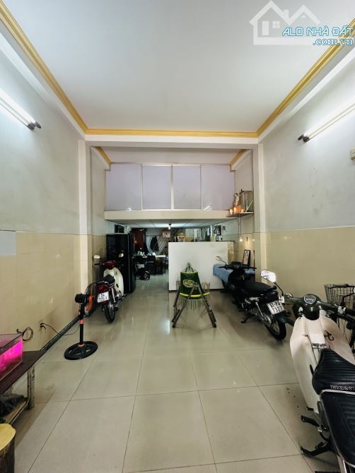HXH ĐẬU CỬA NGÀY ĐÊM TRUNG TÂM TÂN PHÚ - GIÁP TÂN BÌNH NGAY BigC PHÚ THẠNH - 62M2 3 TẦNG B - 4
